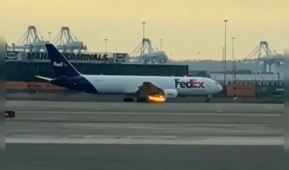 Emergencia aérea en Newark: avión de FedEx aterriza con motor en llamas tras chocar con ave . Foto: X/@airmainengineer