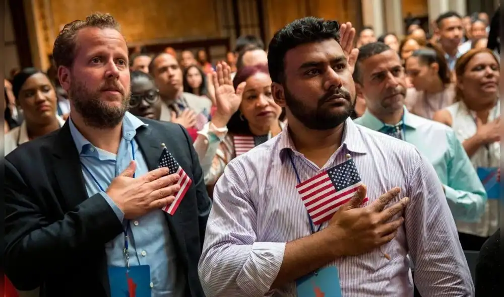 Es fundamental que los inmigrantes realizan determinados pasos para solicitar trámite de naturalización en USA. Foto: CNN Es fundamental que los inmigrantes realizan determinados pasos para solicitar trámite de naturalización en USA. Foto: CNN