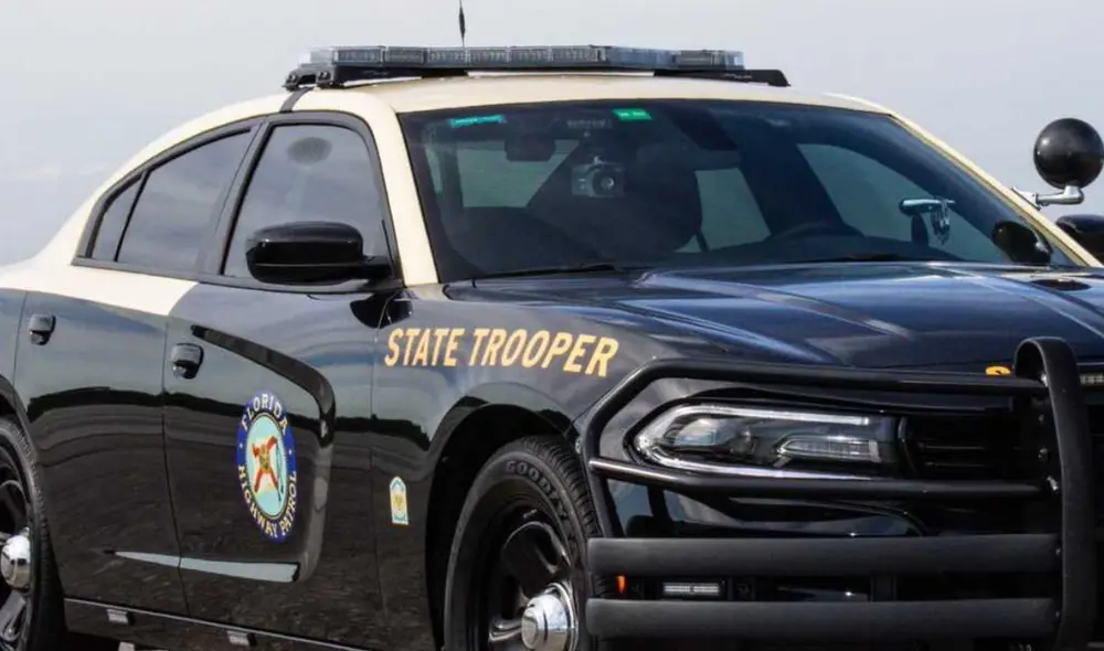 La Patrulla de Carreteras de Florida investiga un fatal accidente en el condado de Orange, donde murieron cuatro personas tras la colisión de un Toyota y un BMW. Foto: Wesh La Patrulla de Carreteras de Florida investiga un fatal accidente en el condado de Orange, donde murieron cuatro personas tras la colisión de un Toyota y un BMW. Foto: Wesh