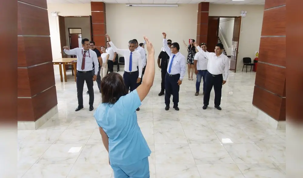 Durante 40 minutos, se realizaron dinámicas para reducir la fatiga y el estrés, además de prevenir trastornos músculo esqueléticos. Fuente: Difusión. Durante 40 minutos, se realizaron dinámicas para reducir la fatiga y el estrés, además de prevenir trastornos músculo esqueléticos. Fuente: Difusión.