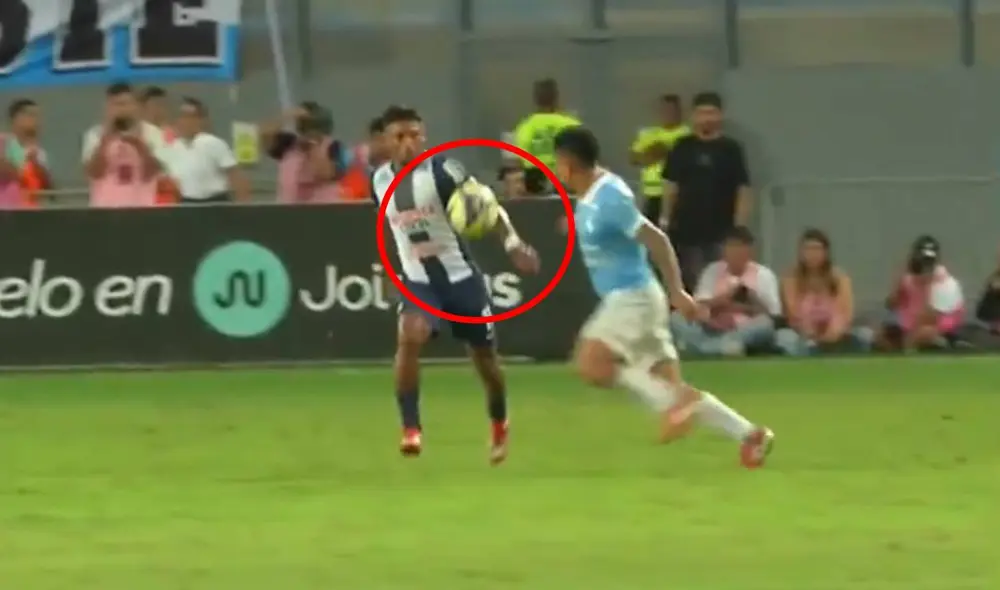 Jhamir D'Arrigo inició la jugada del segundo gol de Alianza Lima ante Sporting Cristal. Foto: captura/L1 Radio