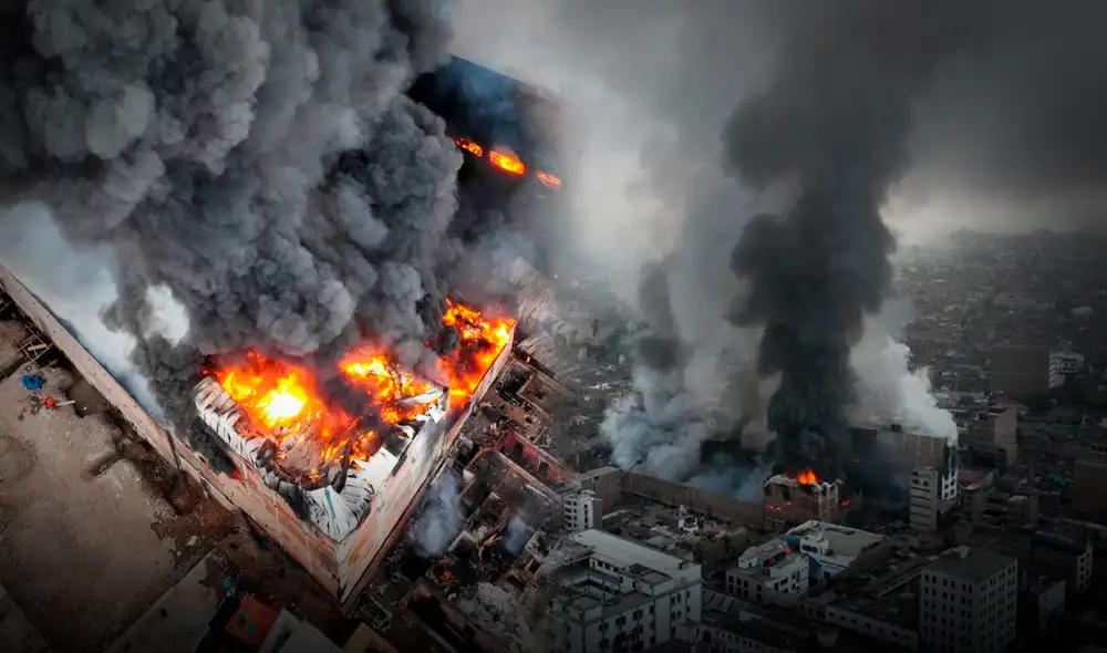 Alrededor de 50 unidades de bombero continúan trabajando para controlar la emergencia. Foto: Composición LR