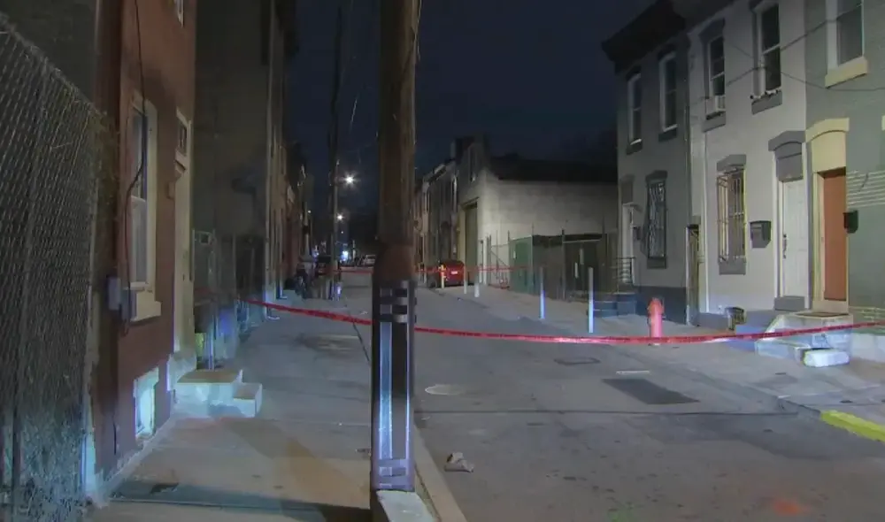 Durante el incidente en Filadelfia, al menos cinco disparos fueron realizados, hiriendo a los dos hombres. Foto: NBC 10 Philadelphia Durante el incidente en Filadelfia, al menos cinco disparos fueron realizados, hiriendo a los dos hombres. Foto: NBC 10 Philadelphia