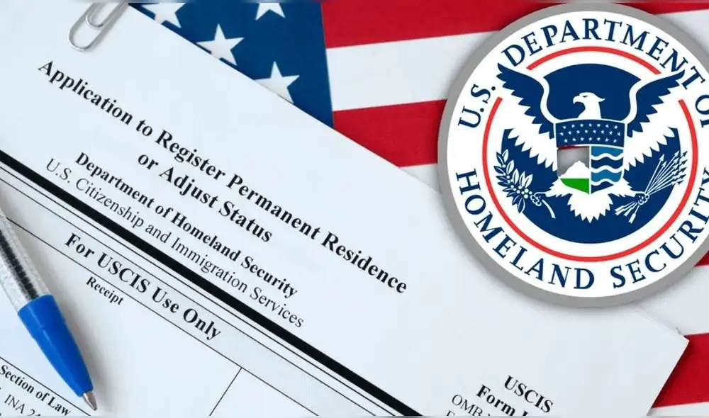Los reportes pueden ser notificados en el sistema online de USCIS. Foto: composición LR/USCIS/Freepik.