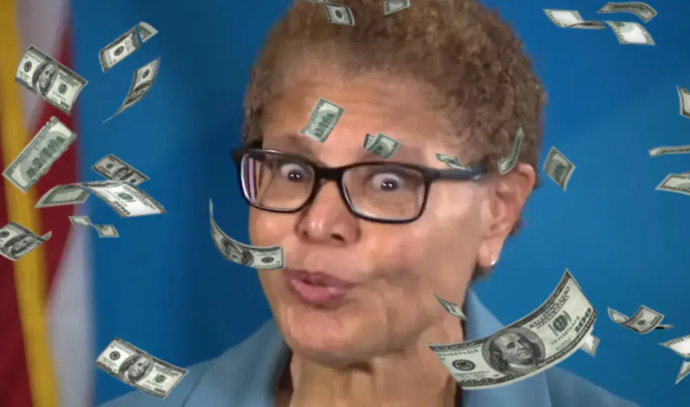 California: Karen Bass anunció que los trabajadores en Los Ángeles recibirán un nuevo aumento de salario en 2025. Foto: composición LR/New York Post