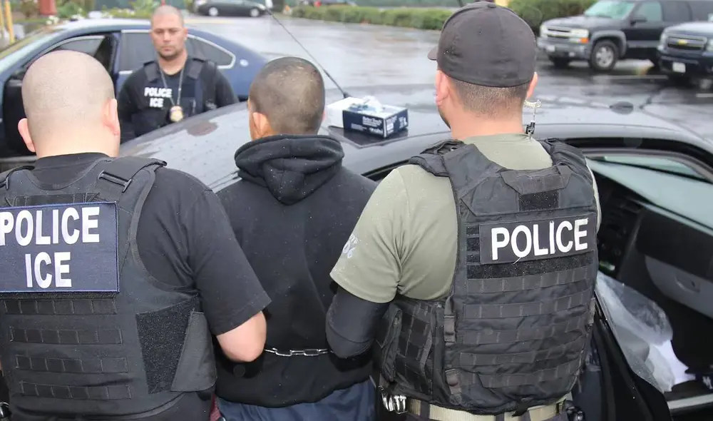 Conoce tus derechos si ICE interviene mientras estas manejando. Foto: CNN Conoce tus derechos si ICE interviene mientras estas manejando. Foto: CNN