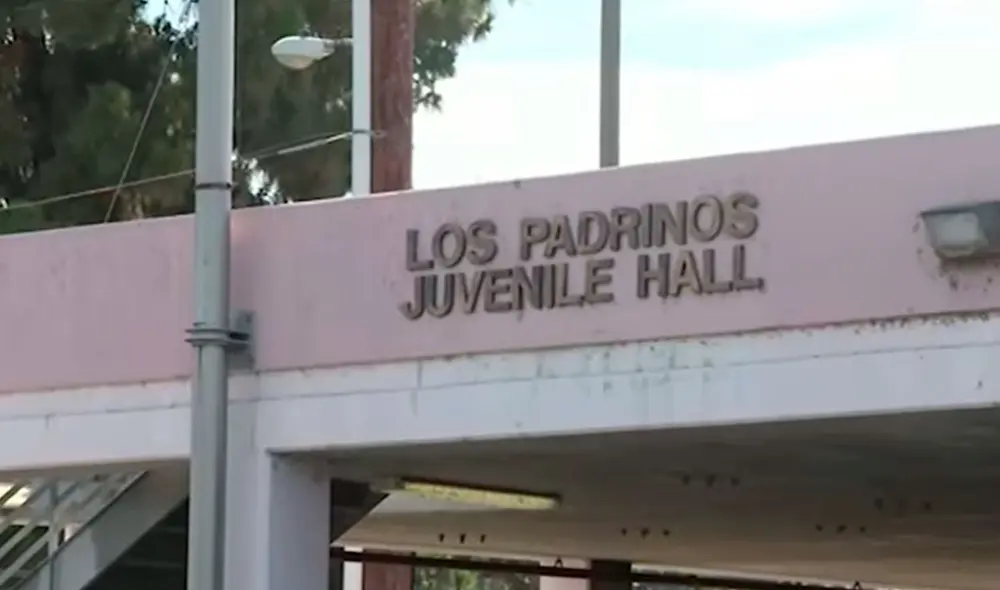 El Departamento de Libertad Condicional del condado de Los Ángeles suspendió a los funcionarios involucrados. Foto: Telemundo El Departamento de Libertad Condicional del condado de Los Ángeles suspendió a los funcionarios involucrados. Foto: Telemundo