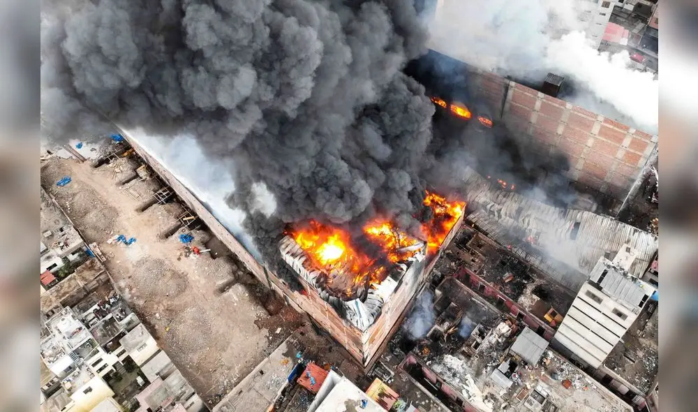 El primer ministro, Gustavo Adrianzén, aseguró que el Ministerio de Vivienda se encargará de la entrega de bonos a los damnificados del incendio. Foto: LR El primer ministro, Gustavo Adrianzén, aseguró que el Ministerio de Vivienda se encargará de la entrega de bonos a los damnificados del incendio. Foto: LR