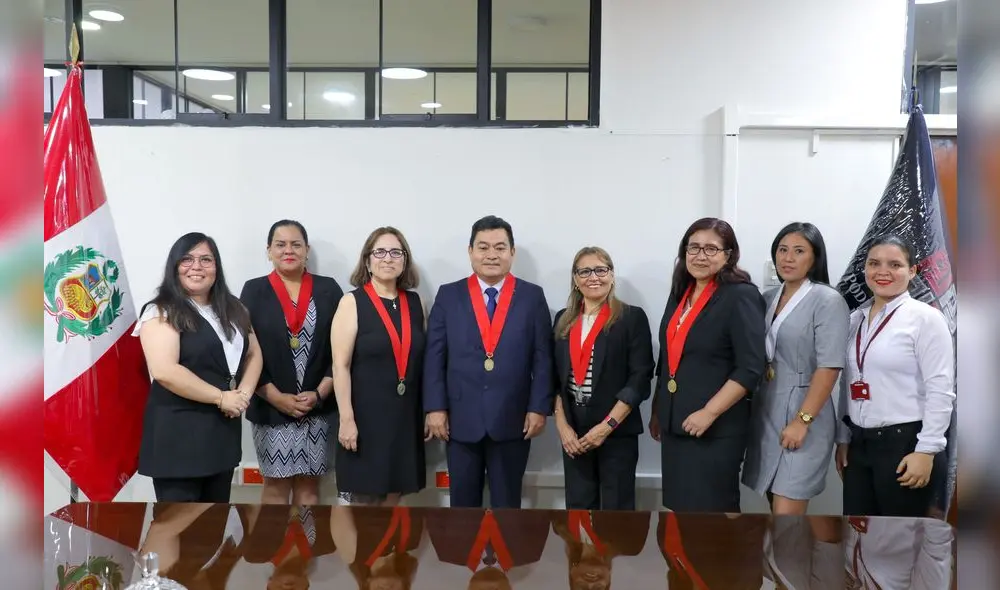 La nueva presidenta tomó juramento a su junta directiva, enfatizando su compromiso de trabajar por el bienestar de la familia judicial en Tumbes. Fuente: Difusión. La nueva presidenta tomó juramento a su junta directiva, enfatizando su compromiso de trabajar por el bienestar de la familia judicial en Tumbes. Fuente: Difusión.