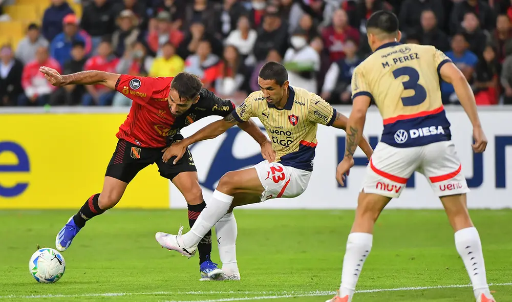 Melgar vs Cerro Porteño se enfrentan por la Copa Libertadores 2025. Foto: composición LR/AFP