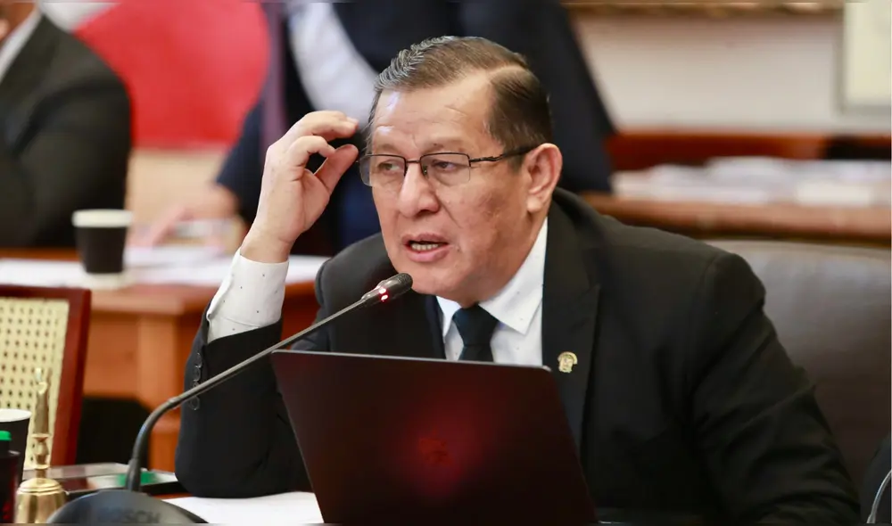 Eduardo Salhuana, presidente del Congreso, insiste en que la norma debe ser cumplida mientras no sea declarada inconstitucional por el Tribunal Constitucional. | Foto: Congreso.