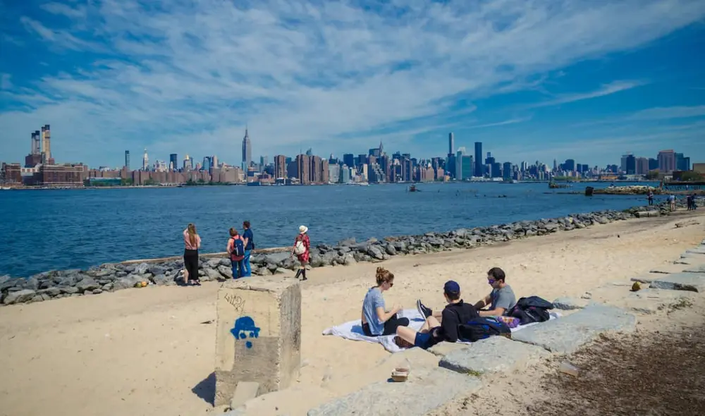 La víctima fue encontrada por un transeúnte horas cercanas a las 6.pm de la mañana en Long Island. Foto: EFE