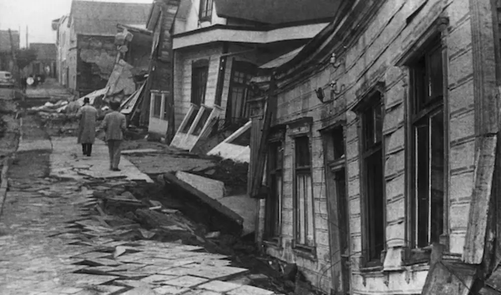 Generó un maremoto que alcanzó costas tan lejanas como Hawái y Japón, causando daños graves y provocando más de 200 muertes a nivel global. Foto: Getty