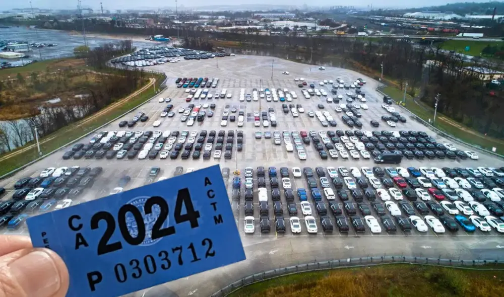 Aquí encontrarás los pasos para realizar el trámite de registro vehicular en California. Foto: composición LR/EFE