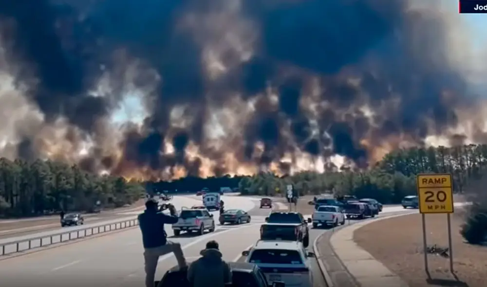 El incendio en el condado de Suffolk, en Long Island, ha obligado a las autoridades a tomar medidas drásticas. Foto: Telemundo