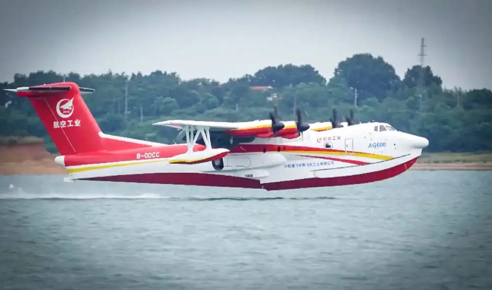 China ha certificado el AG600, su avión anfibio más grande, capaz de aterrizar en agua y transportar 50 pasajeros, reforzando su industria aeroespacial. Foto: CGTN