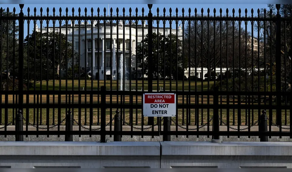 Servicio Secreto de Estados Unidos dispararon a individuo con tendencias "suicidas" cerca de la Casa Blanca. Foto: AFP Servicio Secreto de Estados Unidos dispararon a individuo con tendencias "suicidas" cerca de la Casa Blanca. Foto: AFP
