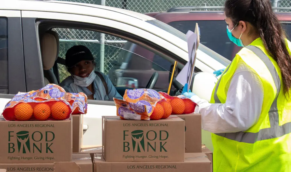 Miles de residentes de California recibirán despensas gratuitas a través del Banco de Alimentos del Centro de California y CalFresh. Foto: Long Beach Post Miles de residentes de California recibirán despensas gratuitas a través del Banco de Alimentos del Centro de California y CalFresh. Foto: Long Beach Post