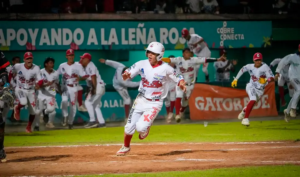 Chiriquí y Coclé empatan por 1-1 la serie. Foto: SerTV Chiriquí y Coclé empatan por 1-1 la serie. Foto: SerTV