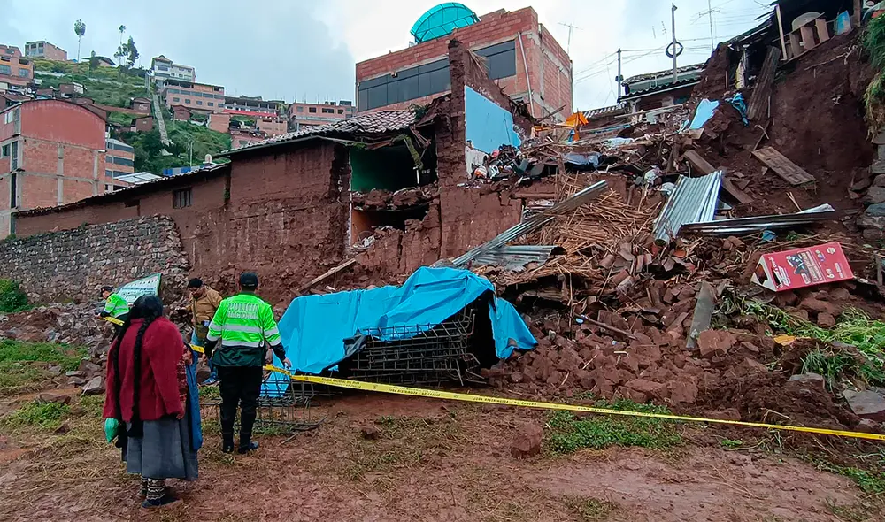 Un joven tuvo que ser rescatado entre los escombros. Créditos: Luis Álvarez / La República.