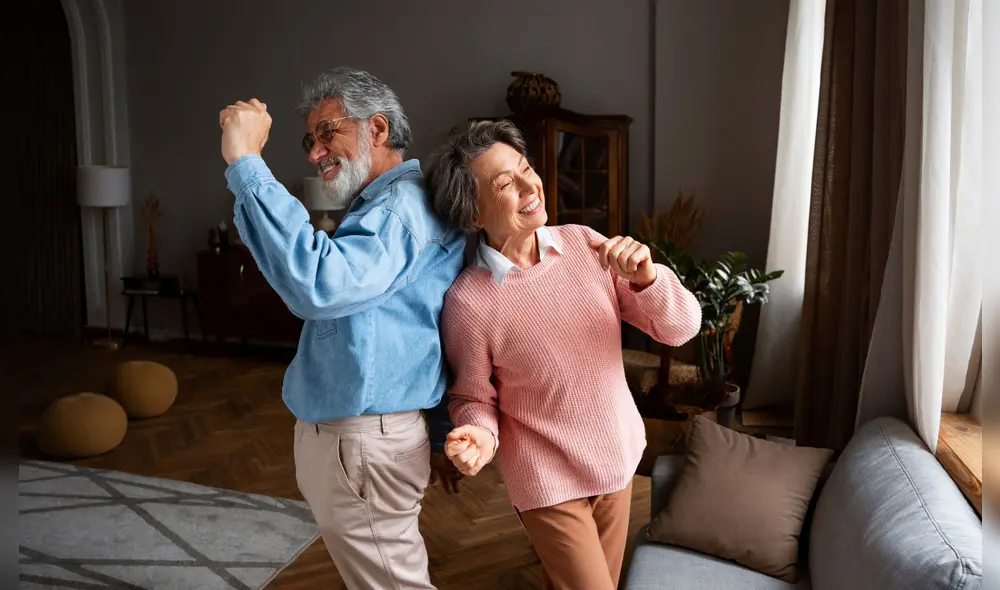 Científicos de Harvard revelan cómo caminar puede mejorar la memoria en adultos mayores. Foto: Freepik Científicos de Harvard revelan cómo caminar puede mejorar la memoria en adultos mayores. Foto: Freepik