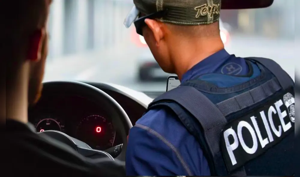 ¿ICE te detuvo mientras conduces? Un abogado responde cómo proteger los derechos de los inmigrantes en esta situación. Foto: composición LR/ICE