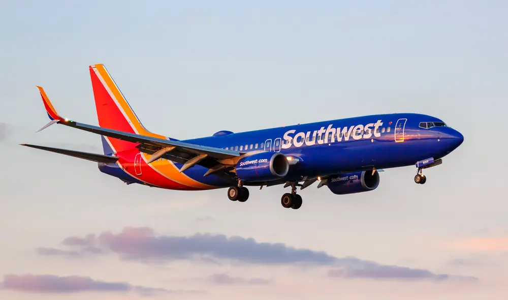 La reacción en redes sociales es negativa, con clientes expresando su frustración y considerando cambiar a otras aerolíneas, lo que podría impactar la lealtad hacia Southwest Airlines. Foto: Newsweek