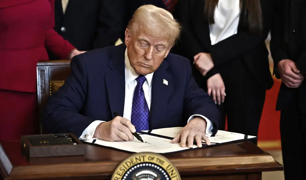 En Estados Unidos, la incertidumbre en los mercados financieros aumenta con la caída de índices bursátiles en Wall Street. Foto: AFP