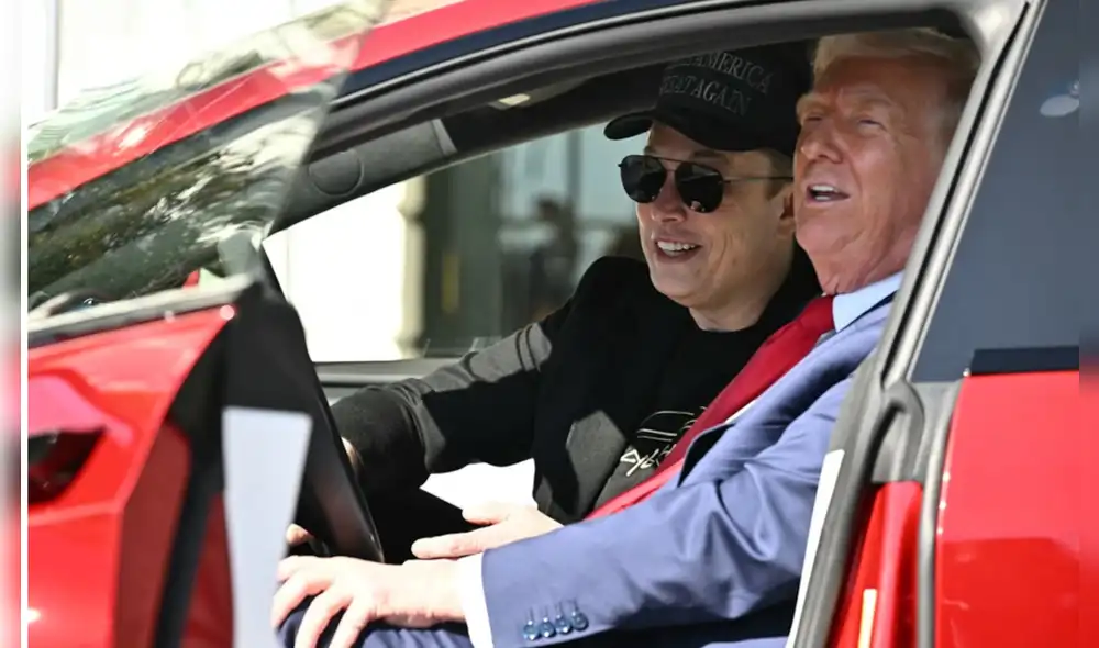 ¿Trump podría conducir un Tesla? El respaldo del presidente de EE. UU. aumenta el valor de la empresa de Elon Musk. Foto: AFP