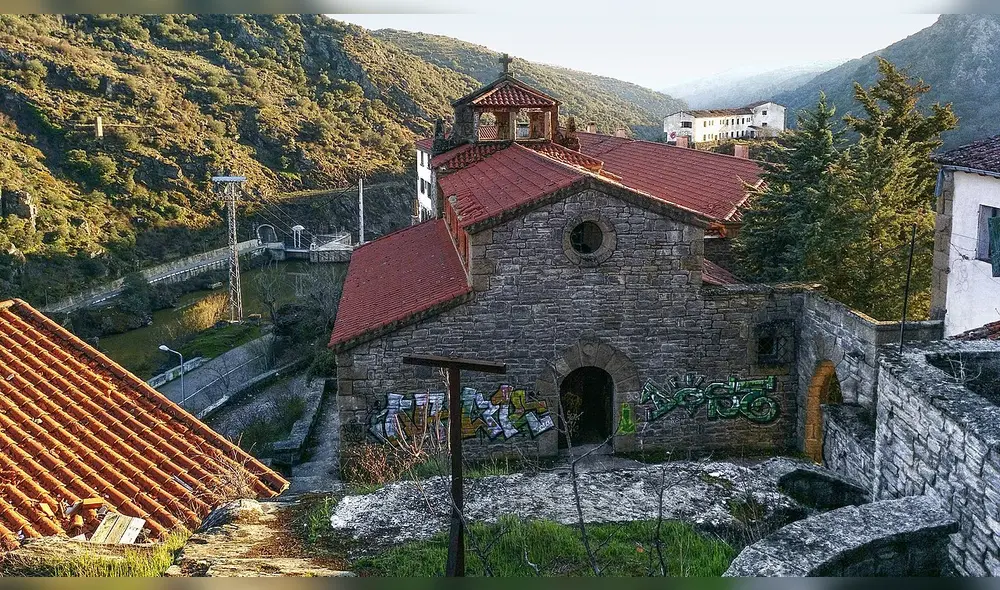 Salto de Castro, deshabitada durante más de tres décadas, ha mantenido su estructura original desde 1989. Foto: LaSexta Salto de Castro, deshabitada durante más de tres décadas, ha mantenido su estructura original desde 1989. Foto: LaSexta
