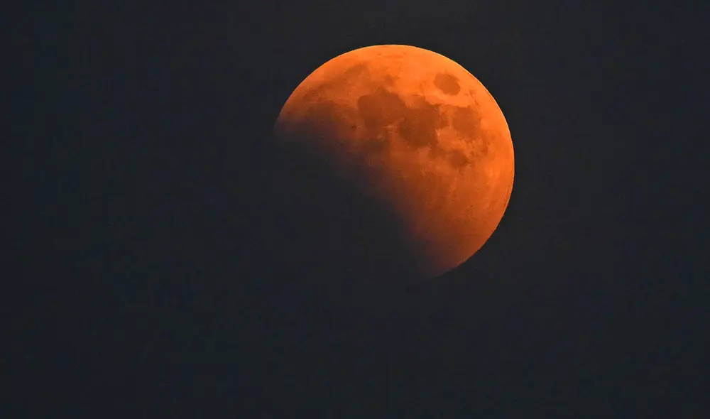 El eclipse lunar total de marzo de 2025 llegará con la impresionante Luna de Sangre. Aprende cuándo y dónde verlo en España. Foto: AFP
