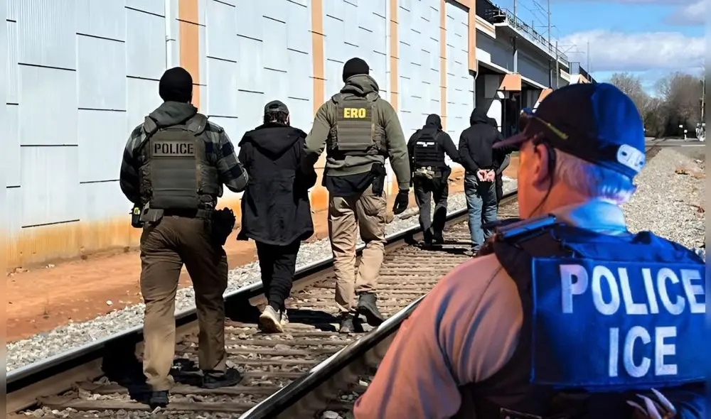 ICE arresta a 5 inmigrantes en plenas vías de un tren en Charlotte, Carolina del Norte, y autoridades esperan orden de deportación en USA. Foto: Composición LR/ R3D/CDN