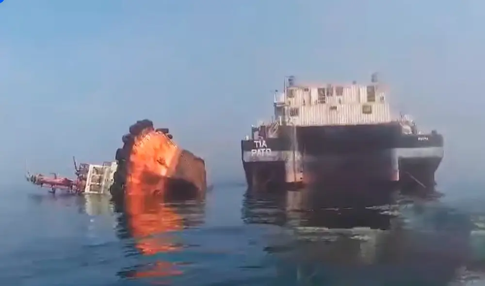 Imágenes difundidas en redes sociales muestran a una embarcación volcada en altamar. Foto: difusión Imágenes difundidas en redes sociales muestran a una embarcación volcada en altamar. Foto: difusión