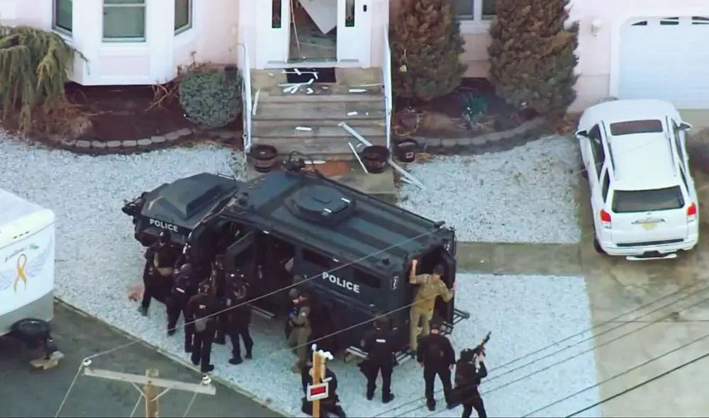 Un tiroteo en Berkeley Township, Nueva Jersey, dejó a una pareja gravemente herida tras una disputa vecinal. Foto: nbcnews Un tiroteo en Berkeley Township, Nueva Jersey, dejó a una pareja gravemente herida tras una disputa vecinal. Foto: nbcnews