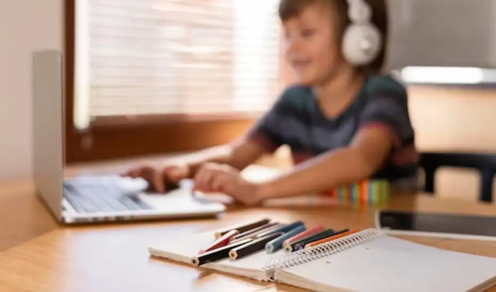 Este recurso, desarrollado por educadores de Colorado, ofrece lecciones y actividades que promueven la comprensión de conceptos fundamentales y aplicados a la vida real. Foto: Freepik