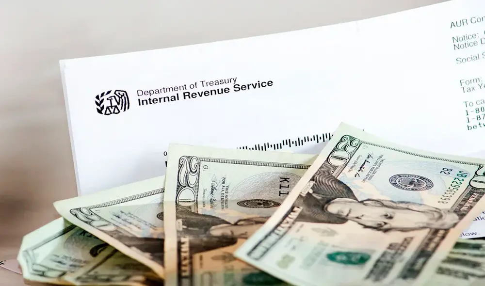 El IRS puede otorgar hasta 7.000US$ a los contribuyentes que cuenten con requisitos específicos. Foto: Telemundo47
