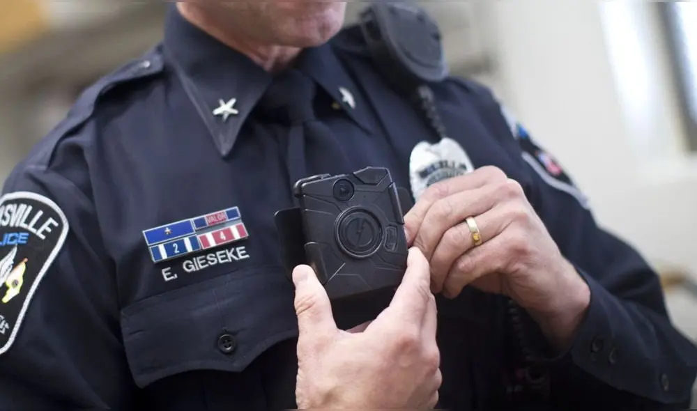 Policías investigan misterioso caso de persona acuchillada en Nueva York. Foto: CNN Policías investigan misterioso caso de persona acuchillada en Nueva York. Foto: CNN