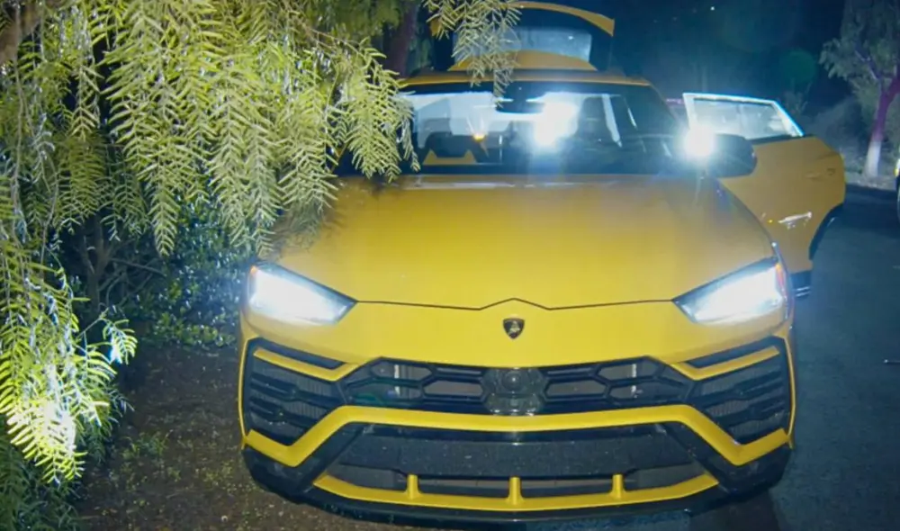 Las autoridades de Los Ángeles interceptaron el Lamborghini en una intersección, logrando la detención sin heridos. Foto: Composición LR Las autoridades de Los Ángeles interceptaron el Lamborghini en una intersección, logrando la detención sin heridos. Foto: Composición LR