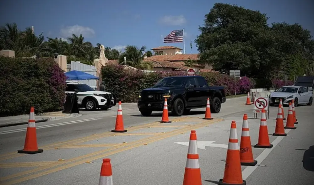 La mansión de Donald Trump se ubica en Palm Beach, Florida provocando tráfico y desorden en la comunidad. Foto: EFE