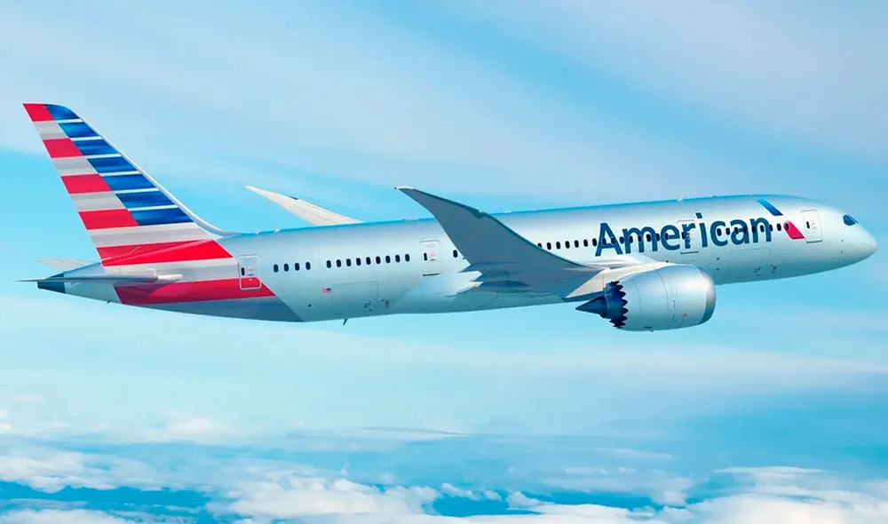 Avión de American Airlines fue captado con problemas de turbinas, según Jake Fletcher, testigo del incidente. Foto: Aeronoticias Avión de American Airlines fue captado con problemas de turbinas, según Jake Fletcher, testigo del incidente. Foto: Aeronoticias