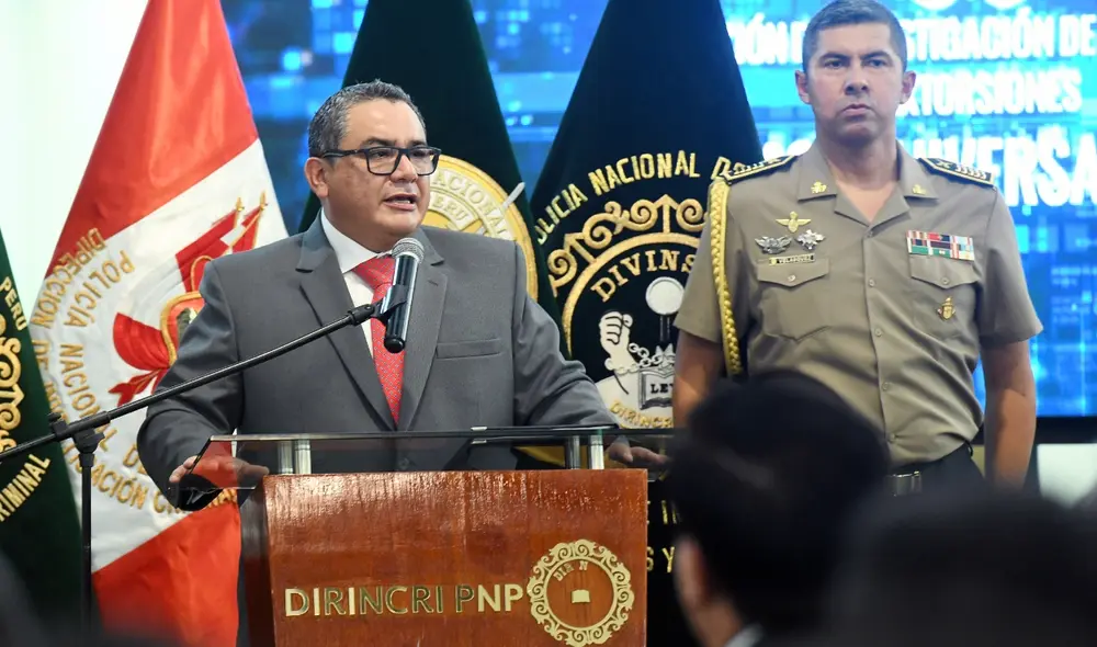 Juan Santiváñez descartó renunciar al cargo tras la muerte del cantante de Armonía 10. Foto: composición LR. Juan Santiváñez descartó renunciar al cargo tras la muerte del cantante de Armonía 10. Foto: composición LR.