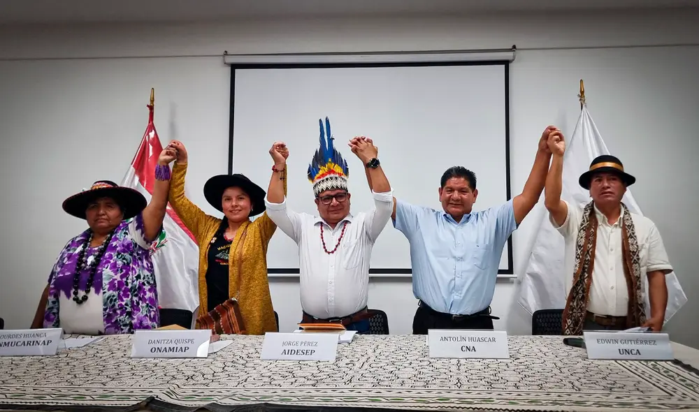 Organizaciones indígenas se pronuncian contra la reciente aprobación de la ley anti-ONG. Foto: Rosa Quincho / URPI-LR