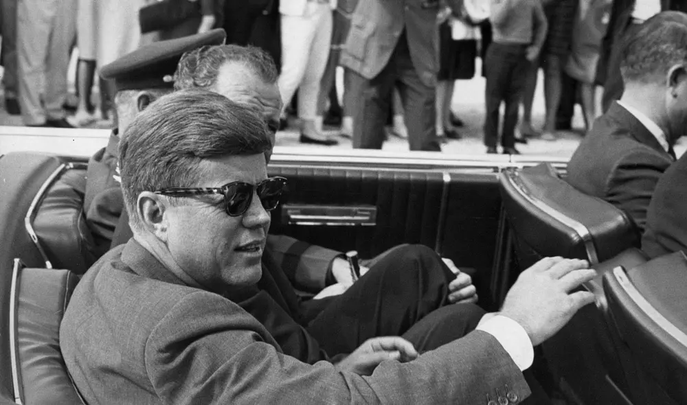 Kennedy fue mortalmente herido por disparos mientras viajaba en la limusina presidencial. Foto: Tampa Bay Times Kennedy fue mortalmente herido por disparos mientras viajaba en la limusina presidencial. Foto: Tampa Bay Times