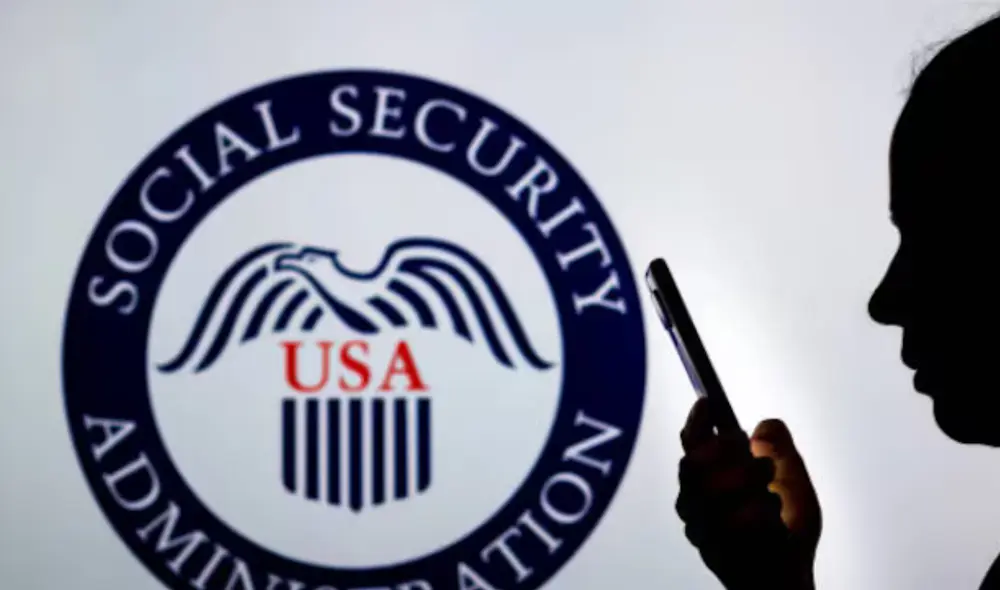 La nueva regla de la Seguridad Social obligará a verificar la identidad en persona, lo que podría aumentar las esperas y complicar el acceso a beneficios. Foto: composición LR/Diarios AS