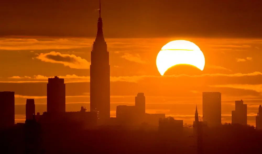 En Nueva York, el fenómeno iniciará a las 6:44 a.m., con una cobertura solar de solo unos minutos. En Portland, Maine, alcanzará el 64% de cobertura del Sol. Foto: Observatorio.info En Nueva York, el fenómeno iniciará a las 6:44 a.m., con una cobertura solar de solo unos minutos. En Portland, Maine, alcanzará el 64% de cobertura del Sol. Foto: Observatorio.info