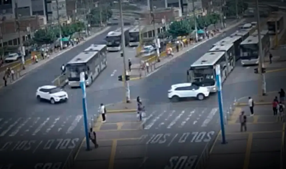 Los pasajeros heridos recibieron auxilio inmediato tras el accidente de tránsito. Foto: ATU Los pasajeros heridos recibieron auxilio inmediato tras el accidente de tránsito. Foto: ATU