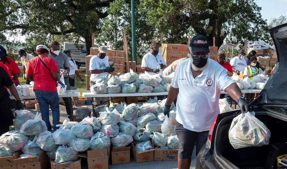 Florida ofrece distribución gratuita de alimentos el 20 y 21 de marzo en diversas localidades. Organizaciones benéficas ayudan a familias necesitadas en momentos difíciles. Foto: Telemundo Florida ofrece distribución gratuita de alimentos el 20 y 21 de marzo en diversas localidades. Organizaciones benéficas ayudan a familias necesitadas en momentos difíciles. Foto: Telemundo
