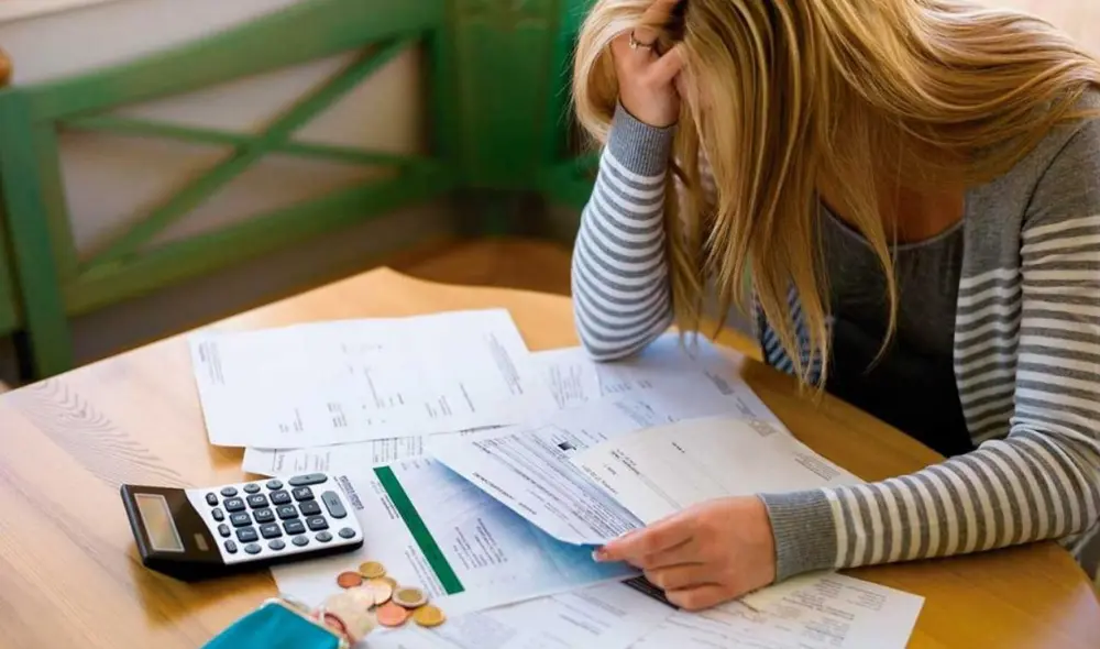 Un error administrativo entre aseguradoras de salud dejó a una mujer en Chicago con una deuda de casi US$ 300.000 en facturas médicas debido a un conflicto en su cobertura tras mudarse de Arkansas a Illinois.