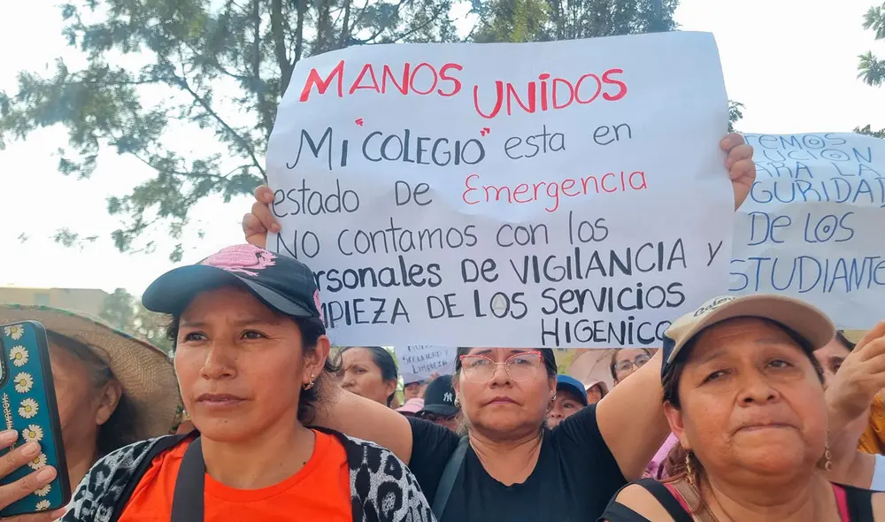 Protesta inició desde Ate hacia la sede del Minedu. Foto: Rosa Quincho/La República