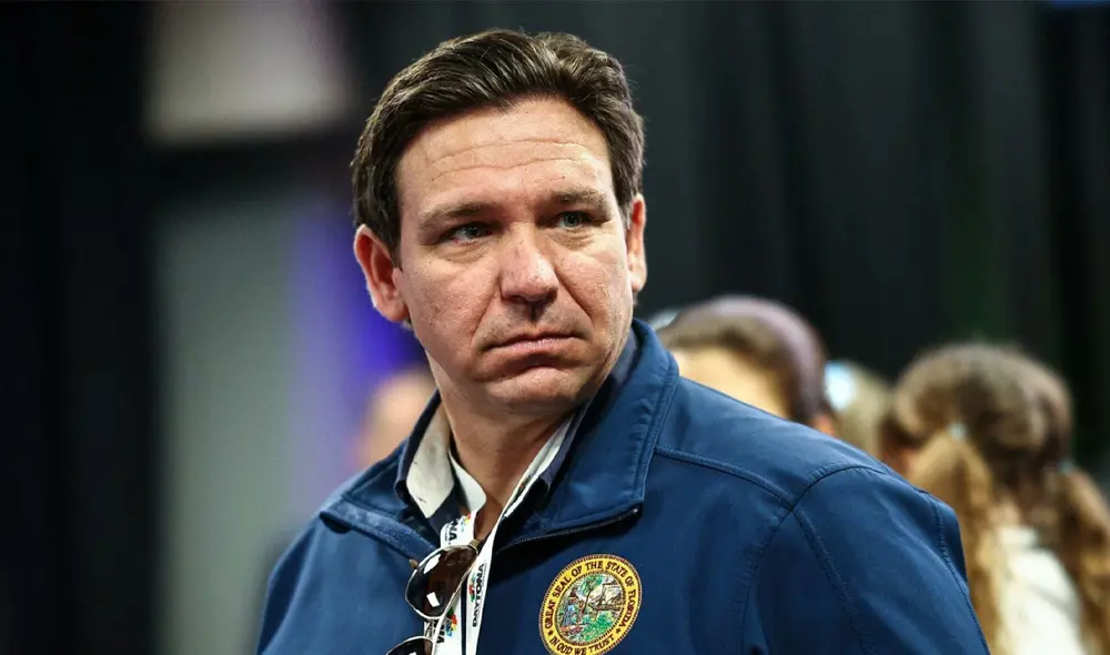 El gobernador de Florida, Ron DeSantis, advirtió sobre la posible suspensión de funcionarios locales que no colaboren con ICE.  Foto: X/KashPatel